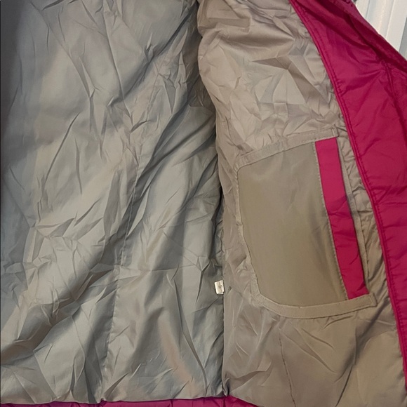 L.L. Bean Women's Fuchsia Puffer Vest - Picture 5 of 7
